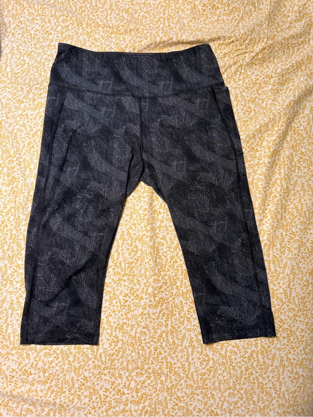 Reebok Dark Gray Patterned Capri Leggings
